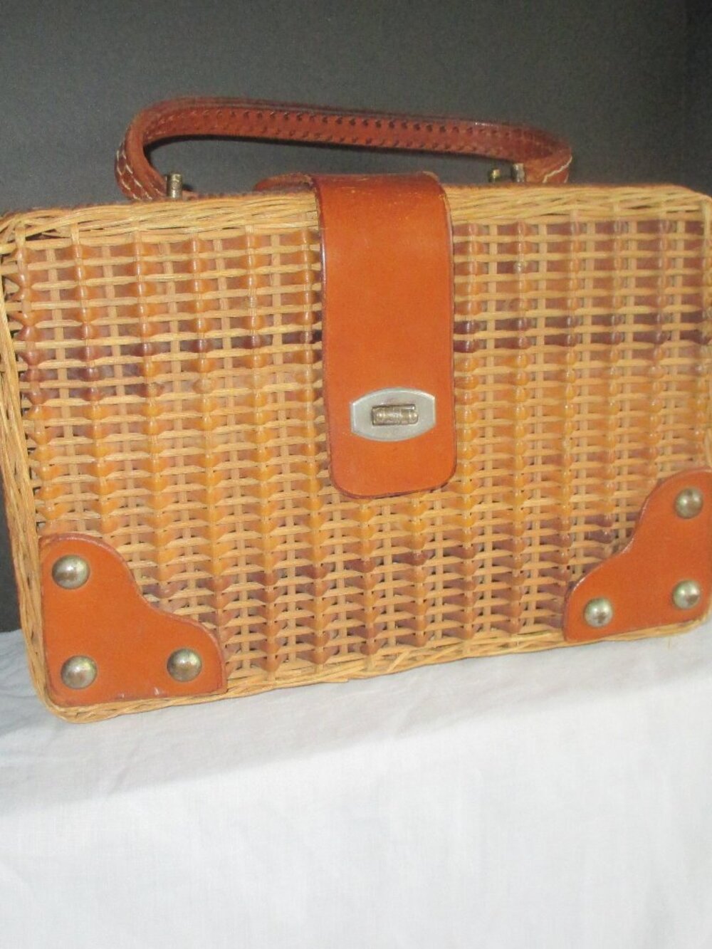 WICKER RATTAN WOVEN PURSE/LEATHER & BRASS/1950'S/Vintage